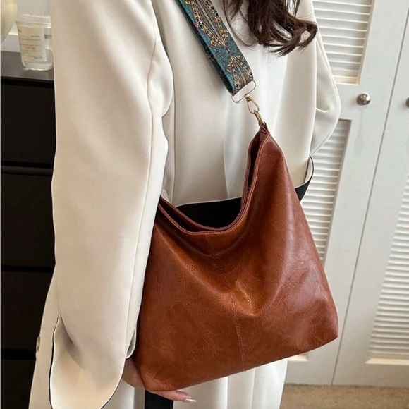 ⚠️Clearance Brown Leather Tote Bag with Patterned Blue Strap - Picture 5 of 7